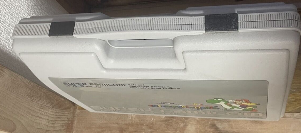 Super Mario World Nintendo Super Famicom hard plastic carrying storage case 1990