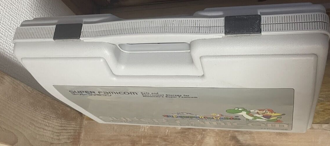 Super Mario World Nintendo Super Famicom hard plastic carrying storage case 1990